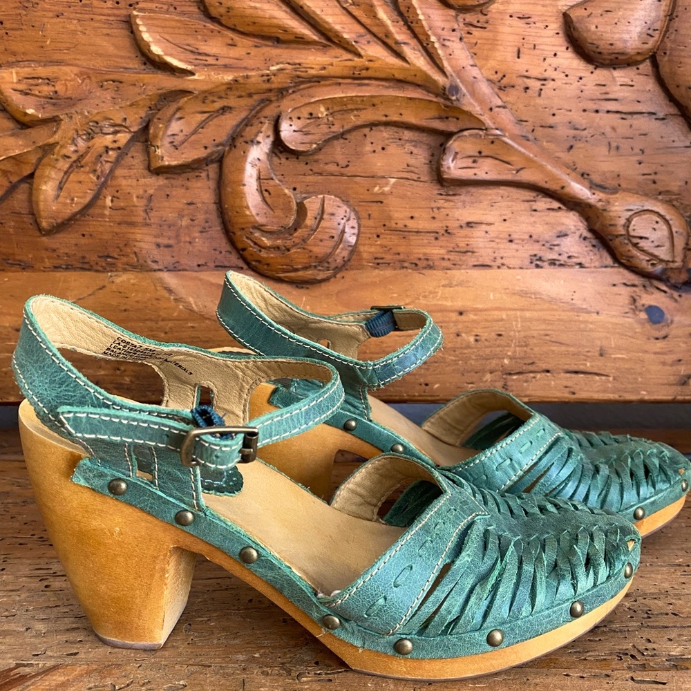 Anthropologie LATIGO Costa Block Wood Heels Olive Green Size 7 M